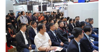 创世纪集团CCMT2024新品宣布会盛大揭幕，，，，高端五轴机床引领行业立异潮流